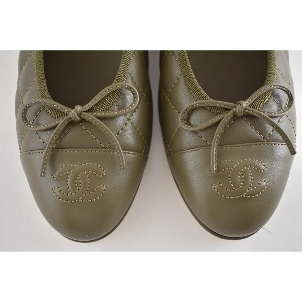 Chanel 26B Dark Khaki Green Lambskin Quilted CC Logo Ballet Ballerina Flat 37.5
